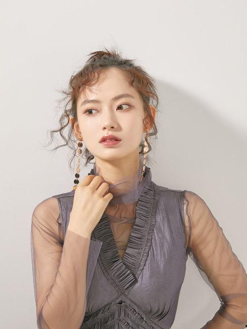 陈雨锶图片,光影交织下的青春风采