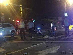 晚上车祸现场图片,深夜事故瞬间纪实