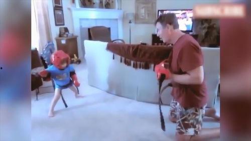 小孩搞笑拳击对决,小拳手们的欢乐拳击对决